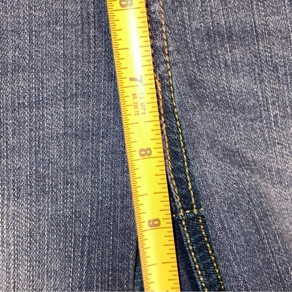 Torrid Medium Dark Wash Denim Jean Shorts Size 12 - Picture 5 of 5